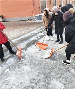 校园除雪